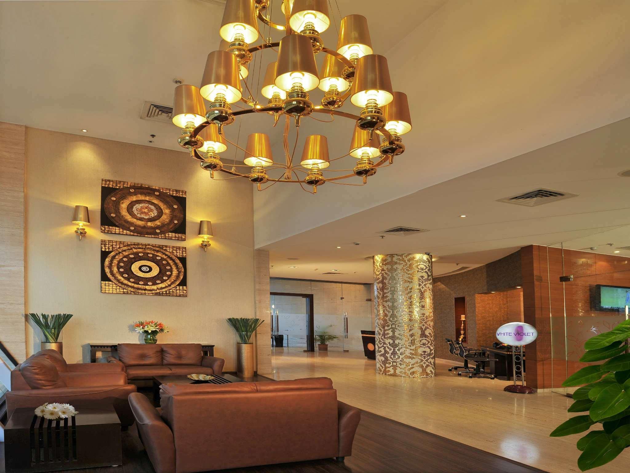 Majestic Court Sarovar Portico Navi Mumbai Exterior foto