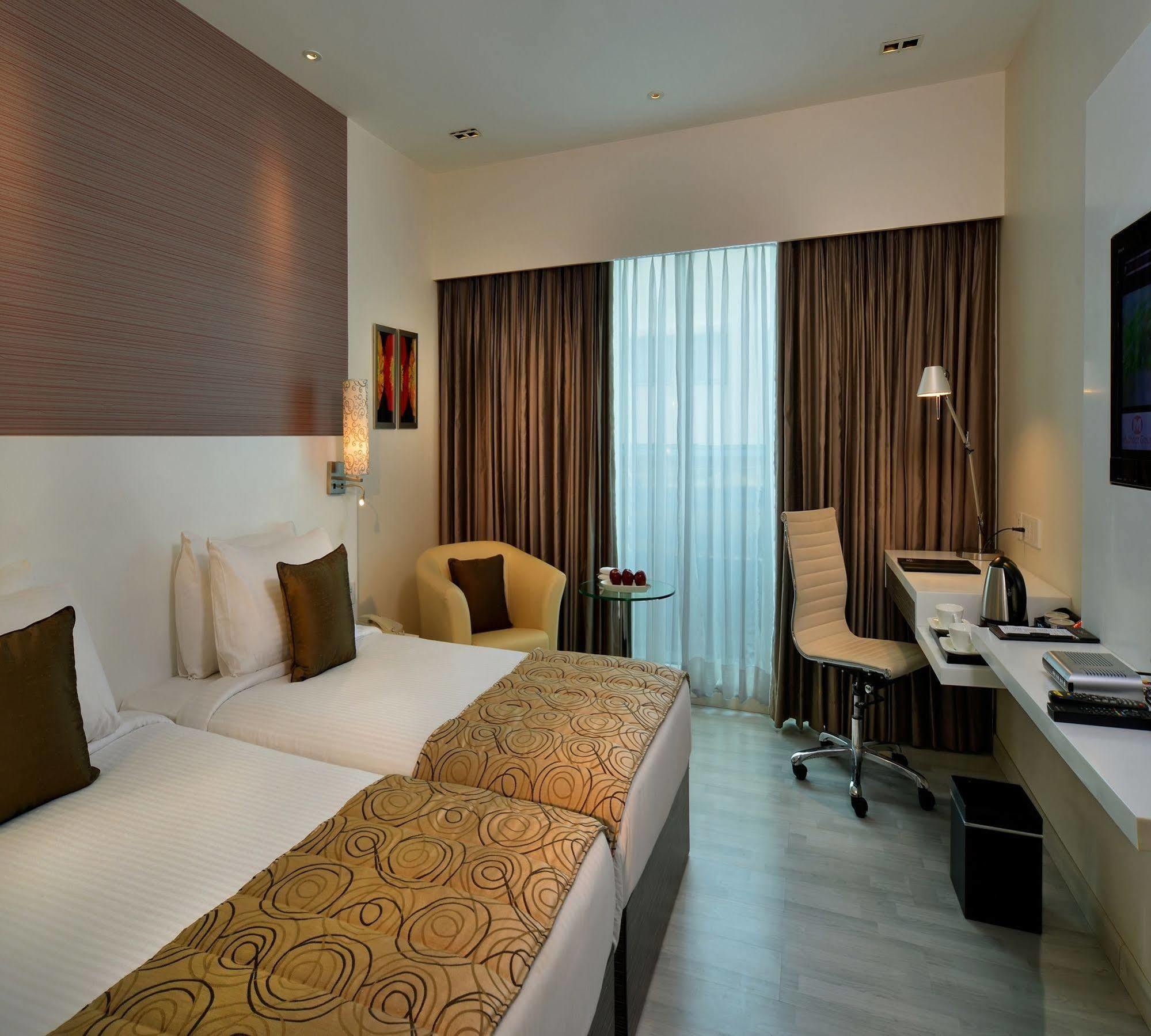 Majestic Court Sarovar Portico Navi Mumbai Exterior foto